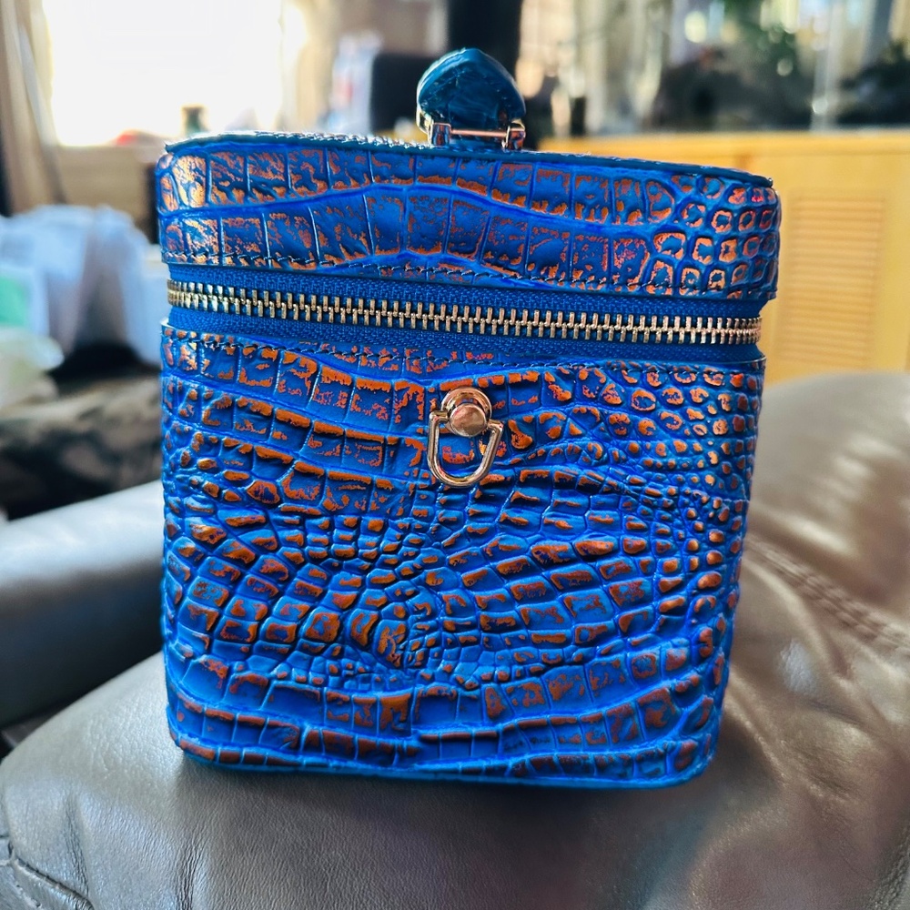 NWT Brahmin Make Up Case - Picture 3 of 7